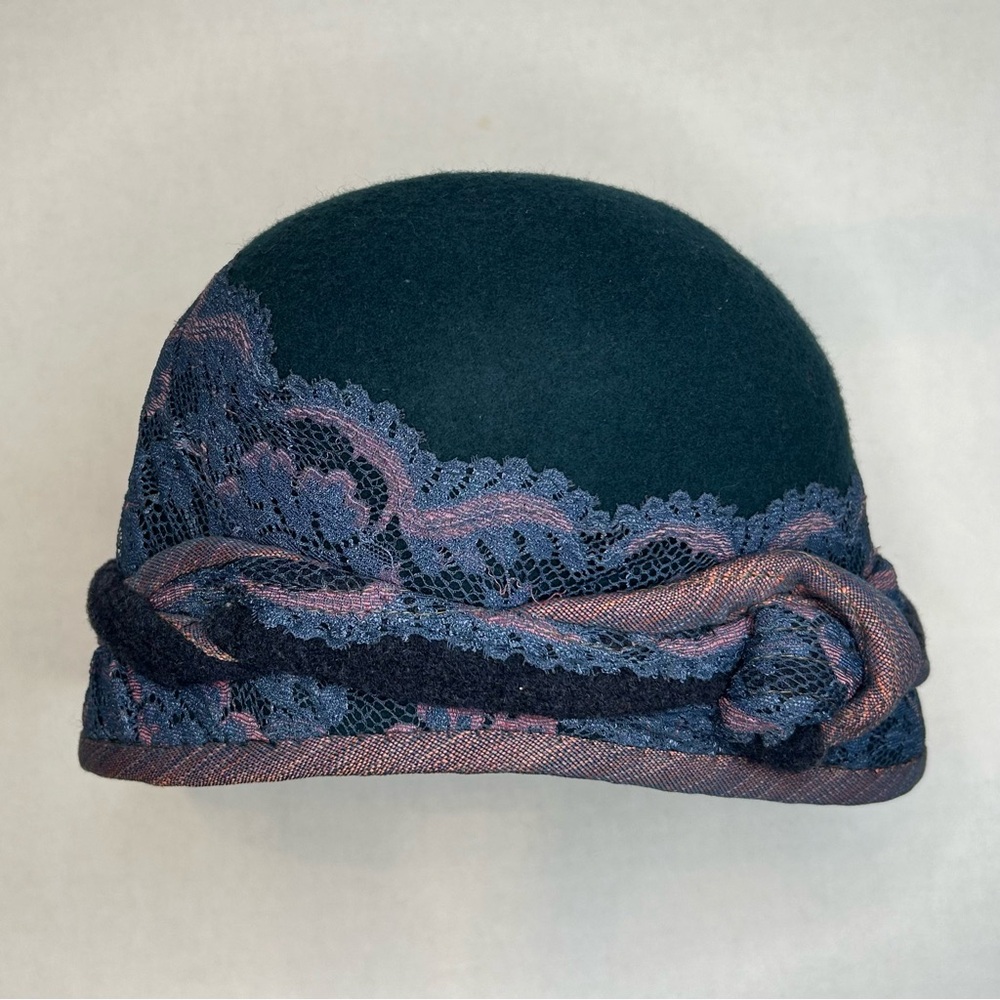 Women's Lace-Trimmed 1920's Flapper Style Felt Hat
